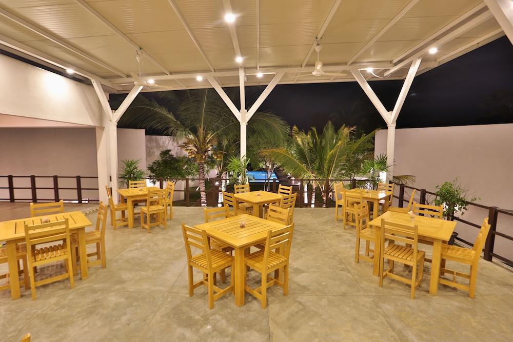 Hotel Arugambay Roccos Arugam Bay Exterior foto